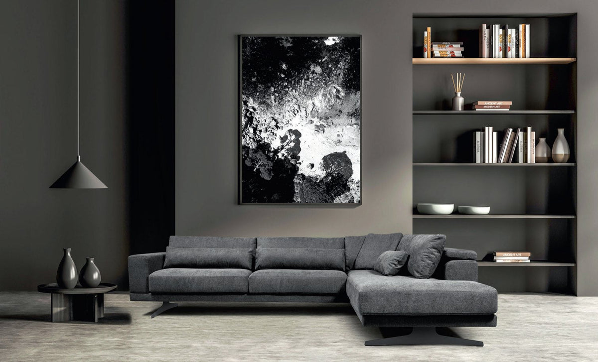 Canapé d'angle Espada en tissu gris anthracite dans un salon contemporain