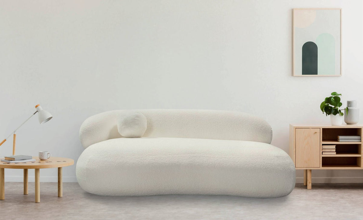 Canapé Teddy aux formes arrondies en tissu bouclé blanc