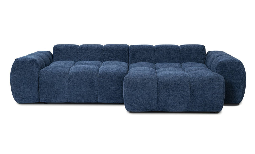 Canapé d'angle Bubble Function en tissu chenille bleu nuit, assise capitonnée, méridienne à droite, sur fond blanc