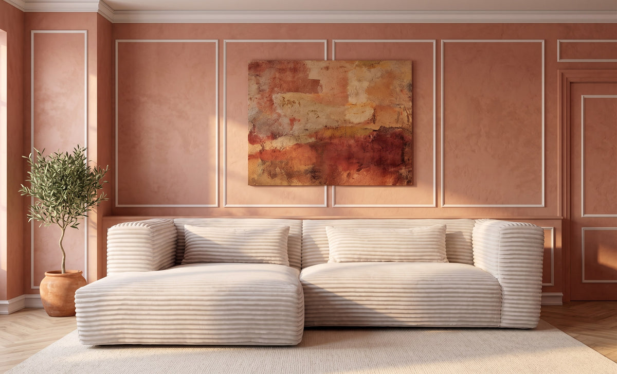 Canapé Harry en velours côtelé écru dans un salon aux murs terracotta et moulures blanches – mise en situation